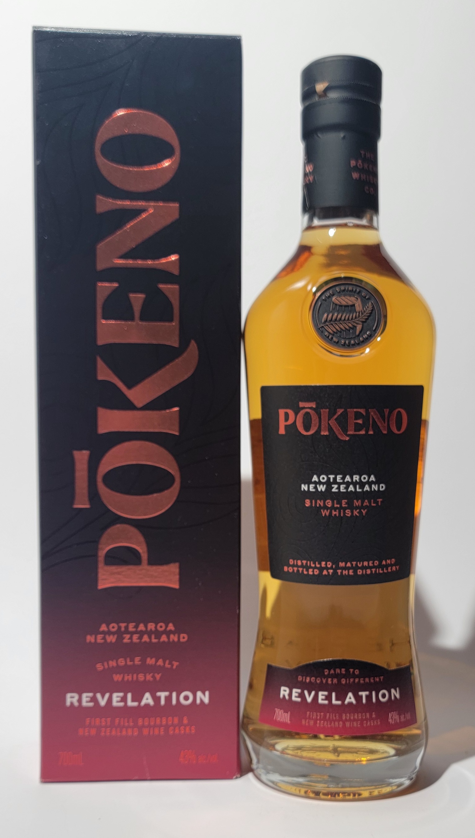 Falsche neben Verpackungskarton - Pokeno Revelation