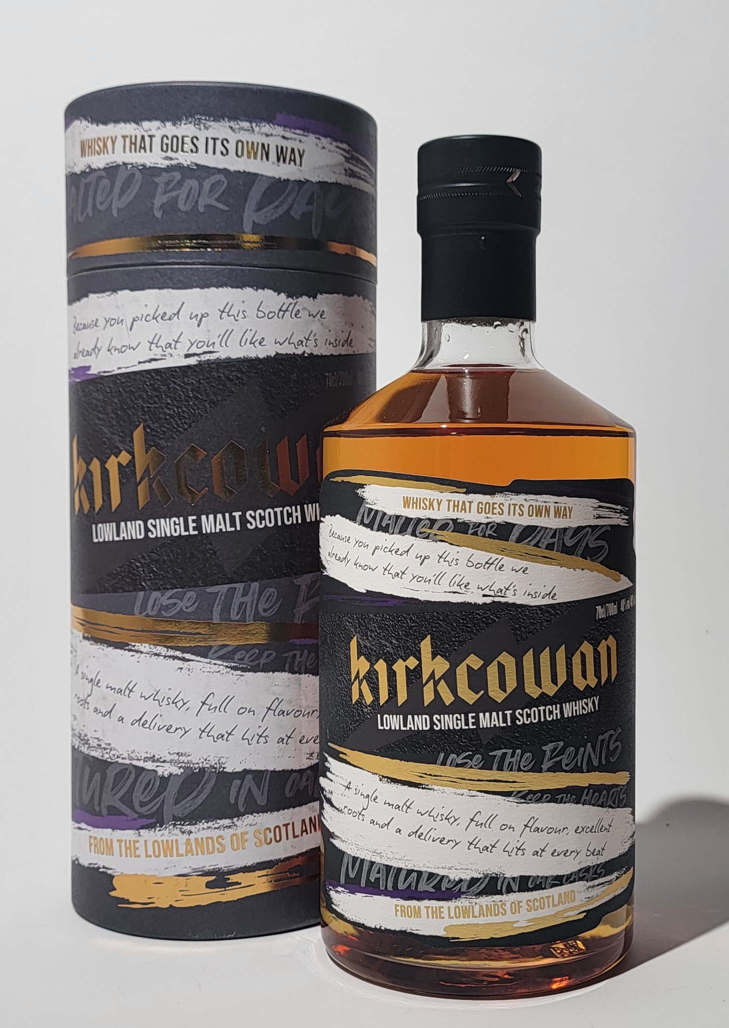 Bladnoch 'Kirkcowan' Single Malt  Flasche neben Verpackungskarton-Rollrohr - Bladnoch Kirkcowan