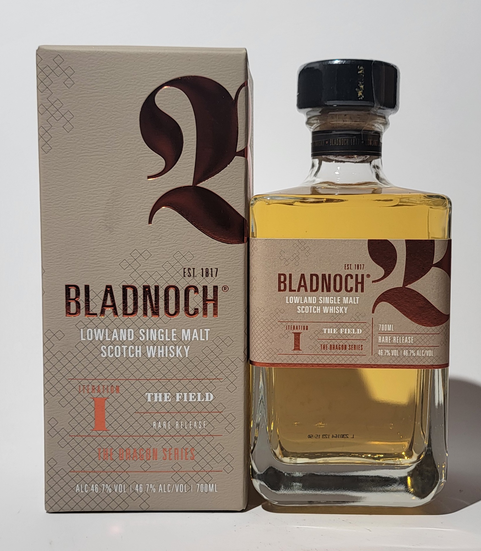 Bladnoch 'The Dragon Series' - Iteration 1 "The Field" Karton und Flasche des Bladnoch Iteration 1 der Dragon Series
