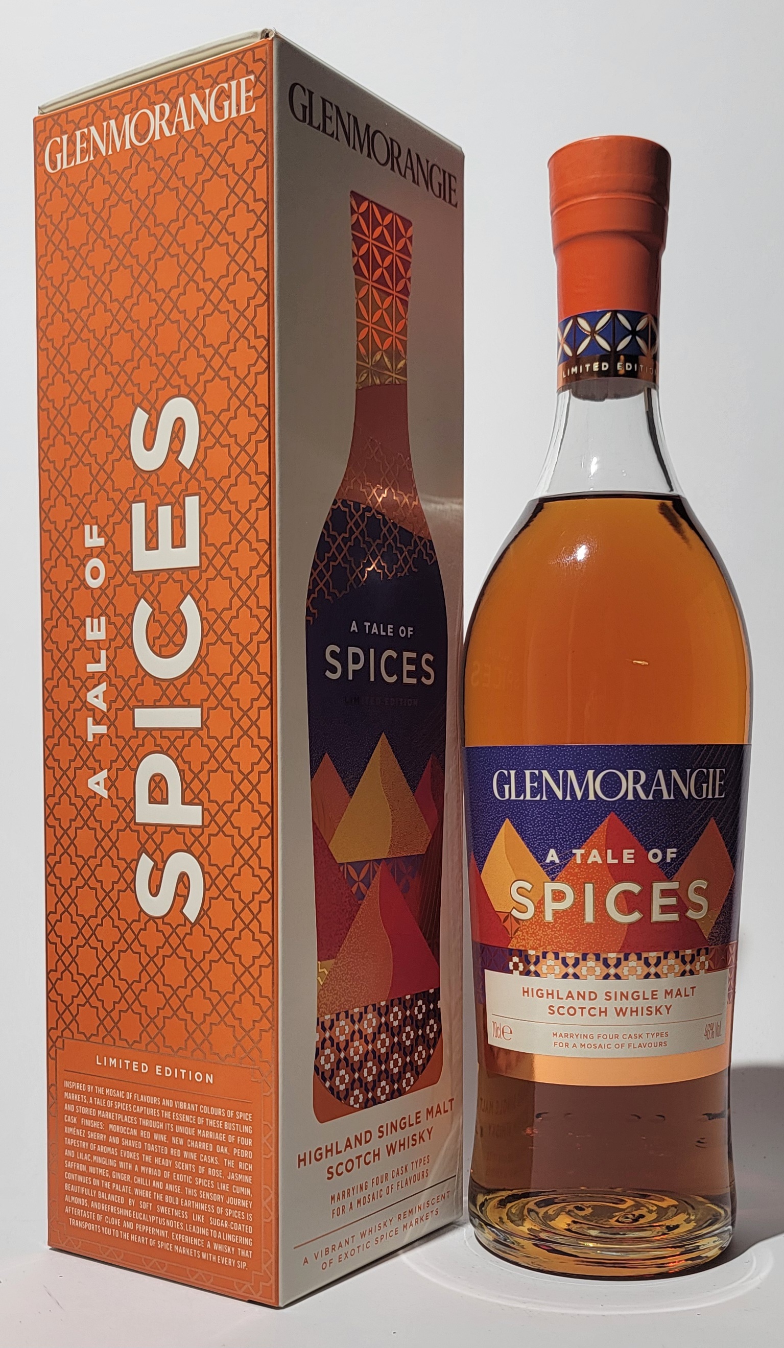 Falsche neben orange buntem Verpackungskarton - Glenmorangie A Tale of Spices