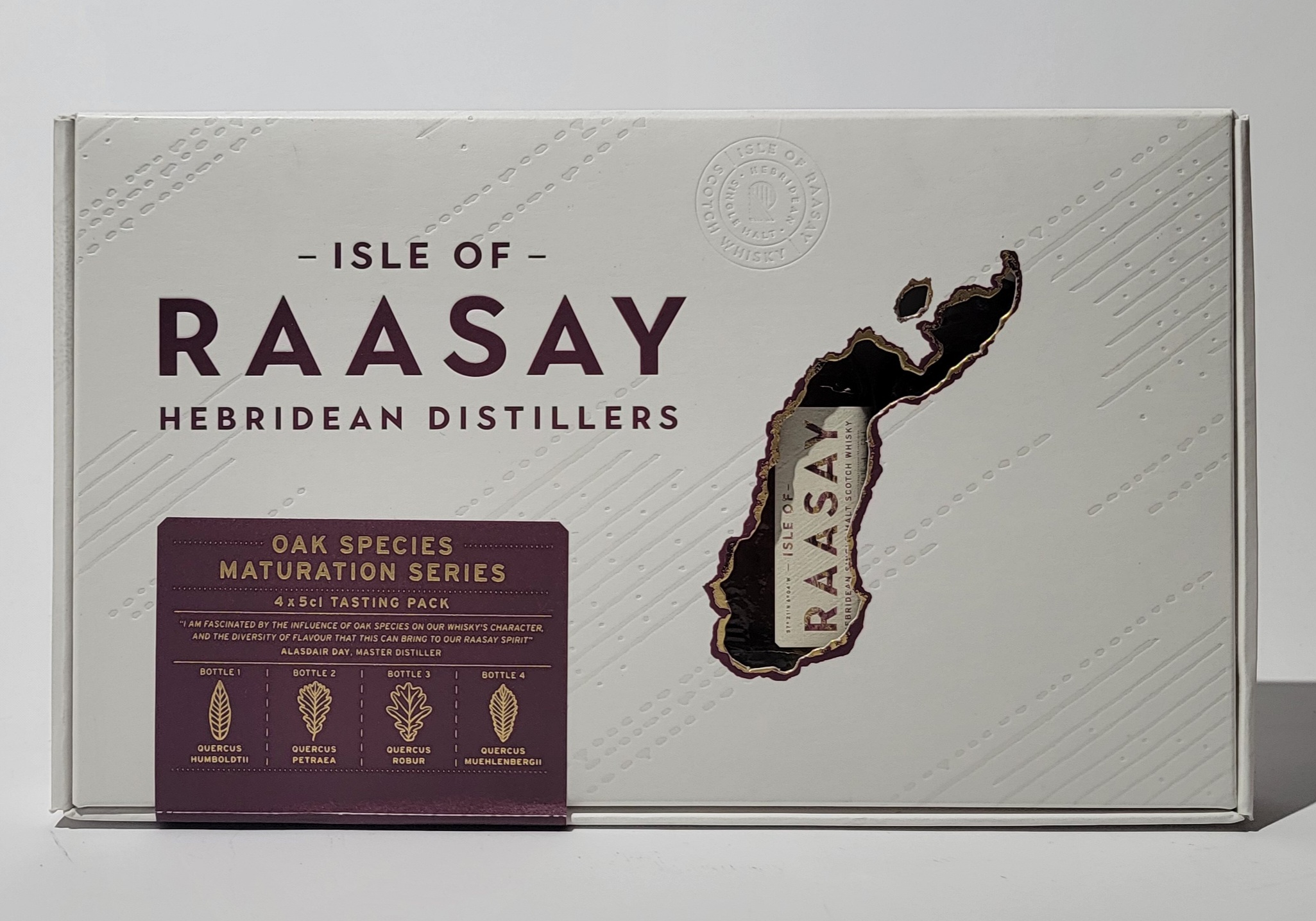 Verpackung des Tasting sets mit kleimen Isla of Raasay förmigen Fenster