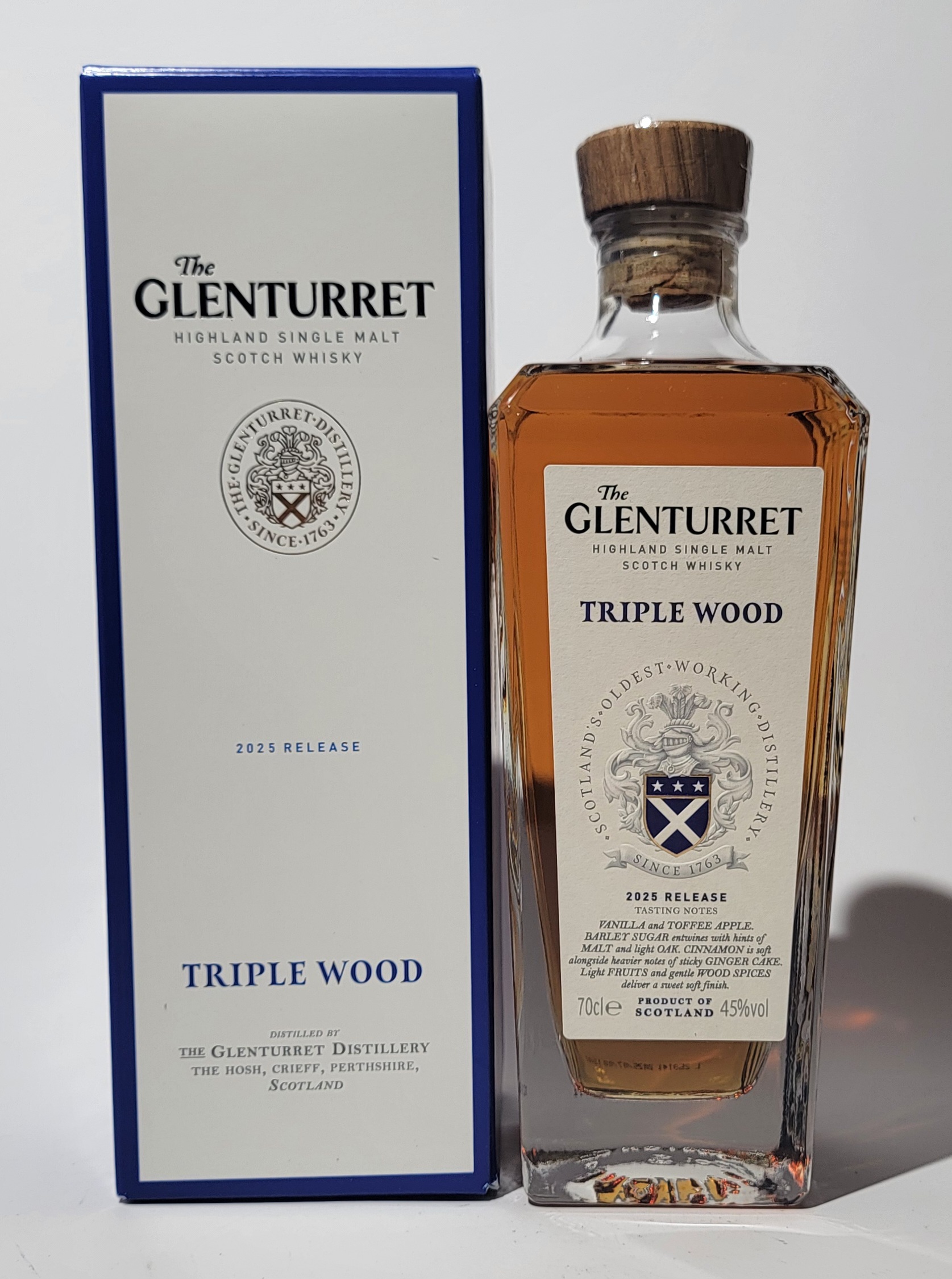 Karton und Flasche des 2025 Glenturret Triple Wood